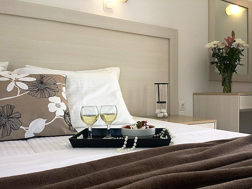 Crown Apartments Kalyves Dış mekan fotoğraf